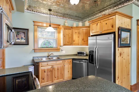 20314 Leslie Street, East Gwillimbury, ON L0G 1R0