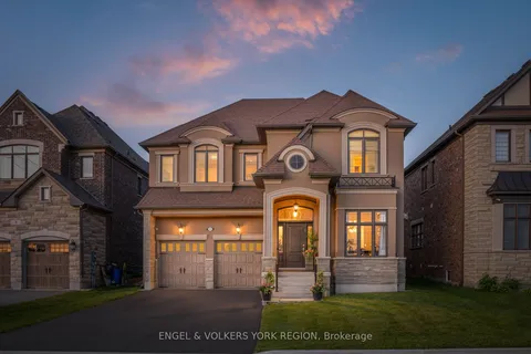 11 Cairns Gate, King, ON L7B 0P5