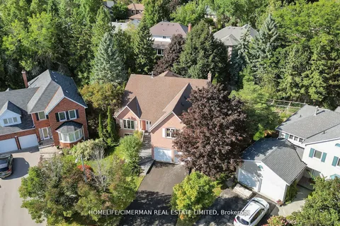 14 Laurwood Court, Aurora, ON L4G 5C2