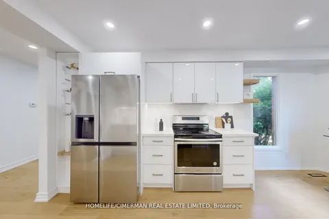 14 Laurwood Court, Aurora, ON L4G 5C2