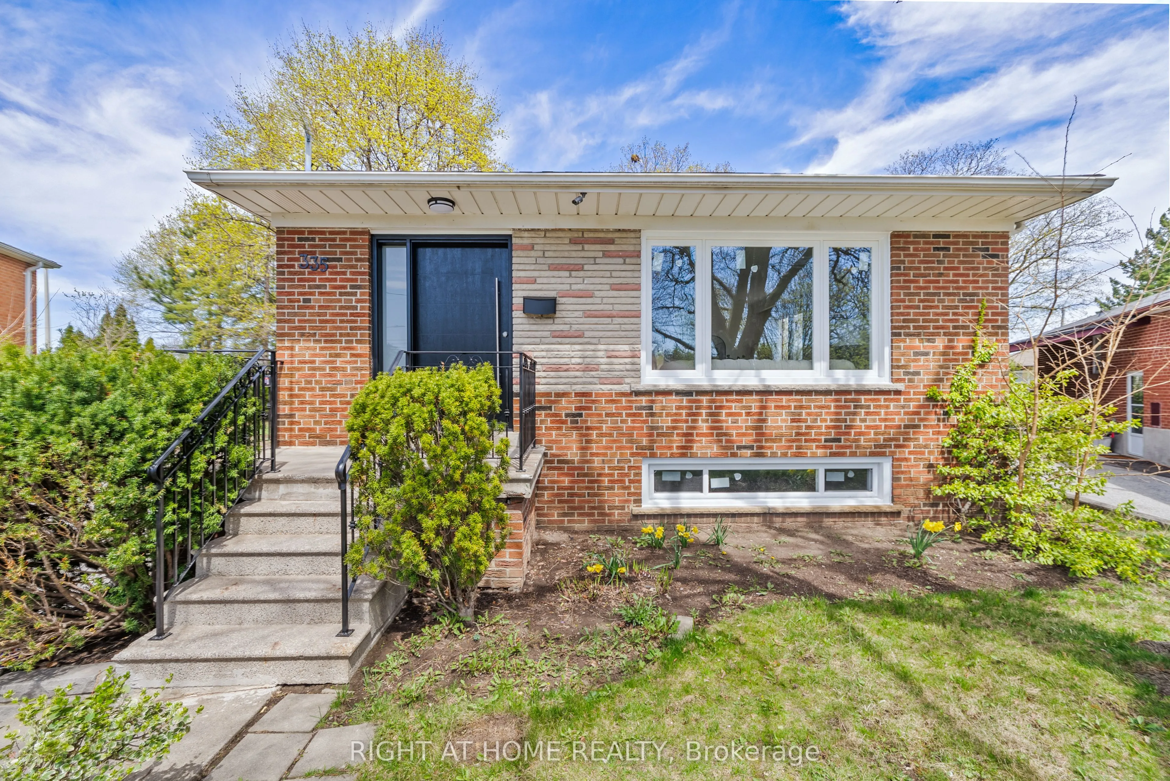 335 Gells Road, Richmond Hill, ON L4C 3A5