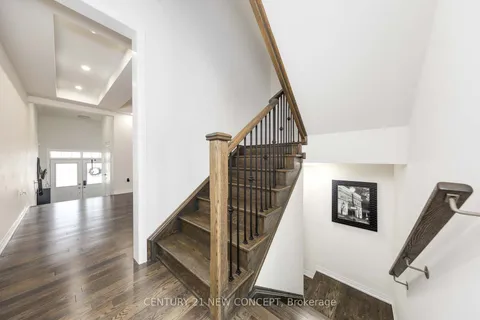 83 Bethpage Crescent, Newmarket, ON L3X 0M4