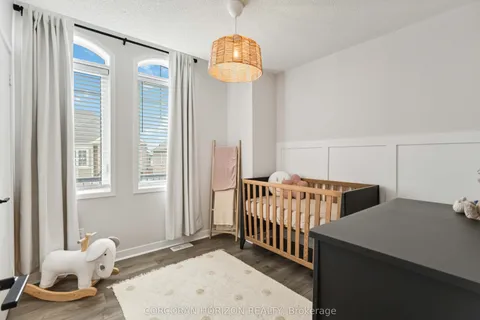 81 Dundonald Trail, Newmarket, ON L3Y 0E1