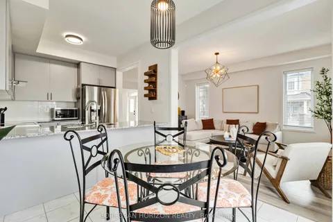 81 Dundonald Trail, Newmarket, ON L3Y 0E1