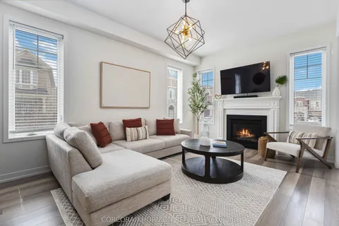 81 Dundonald Trail, Newmarket, ON L3Y 0E1