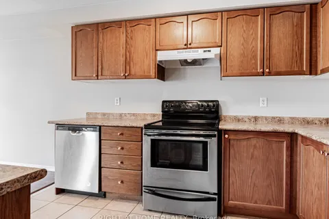44 MARTELL Gate, Aurora, ON L4G 0A3