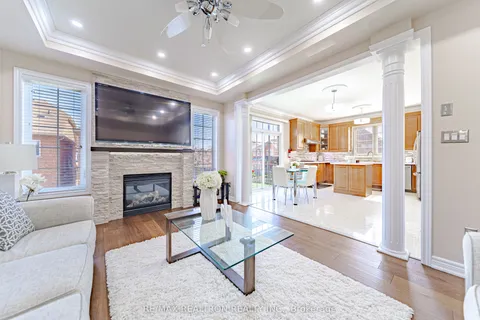 31 Estrella Crescent, Richmond Hill, ON L4E 0S3