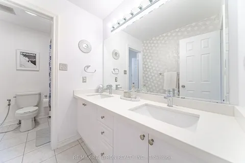 31 Estrella Crescent, Richmond Hill, ON L4E 0S3