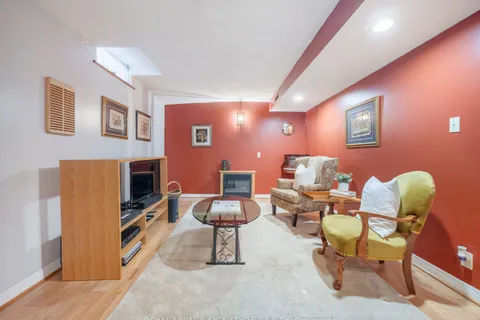 358 Weldrick Road, Richmond Hill, ON L4C 8L1