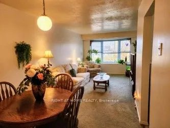 138 Longford Drive, Newmarket, ON L3Y 2Y5
