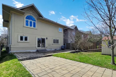 1143 Quaker Trail, Newmarket, ON L3X 3E2