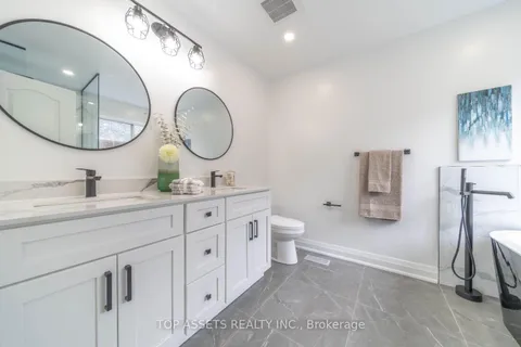 37 Landsdown Crescent, Markham, ON L6E 1M6
