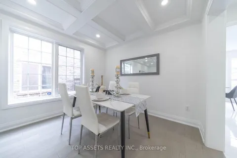 37 Landsdown Crescent, Markham, ON L6E 1M6