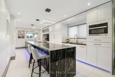 82 Queenston Crescent, Vaughan, ON L4L 4A2