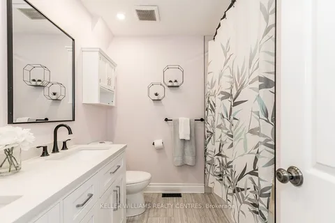707 Jackson Court, Newmarket, ON L3Y 5A5