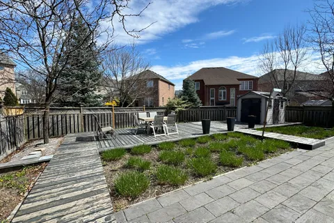 9 Ridgecrest Road, Markham, ON L6C 2V2