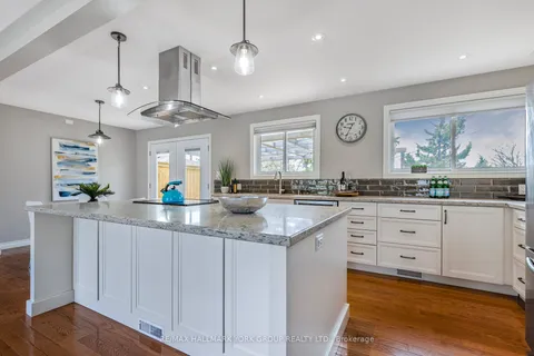 124 Alexander Road, Newmarket, ON L3Y 3J5