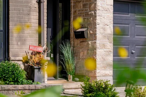 45 Foreht Crescent, Aurora, ON L4G 3E9