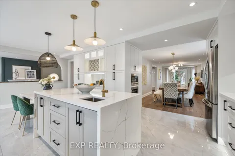 10 Stratford Drive, Richmond Hill, ON L4B 1V7