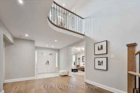 10 Stratford Drive, Richmond Hill, ON L4B 1V7