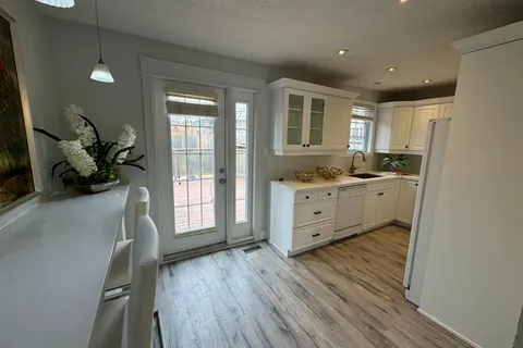 46 Devins Drive, Aurora, ON L4G 2Z1