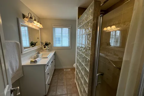 46 Devins Drive, Aurora, ON L4G 2Z1