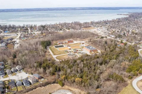 102 Riveredge Drive, Georgina, ON L4P 2P1