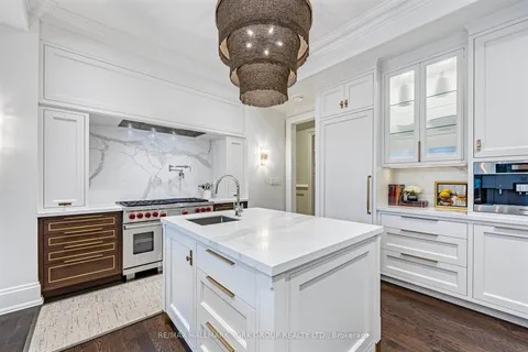 12 Sandy Ridge Court, Whitchurch-Stouffville, ON L4A 2L4