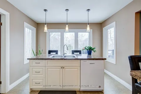 88 Timpson Drive, Aurora, ON L4G 5N4