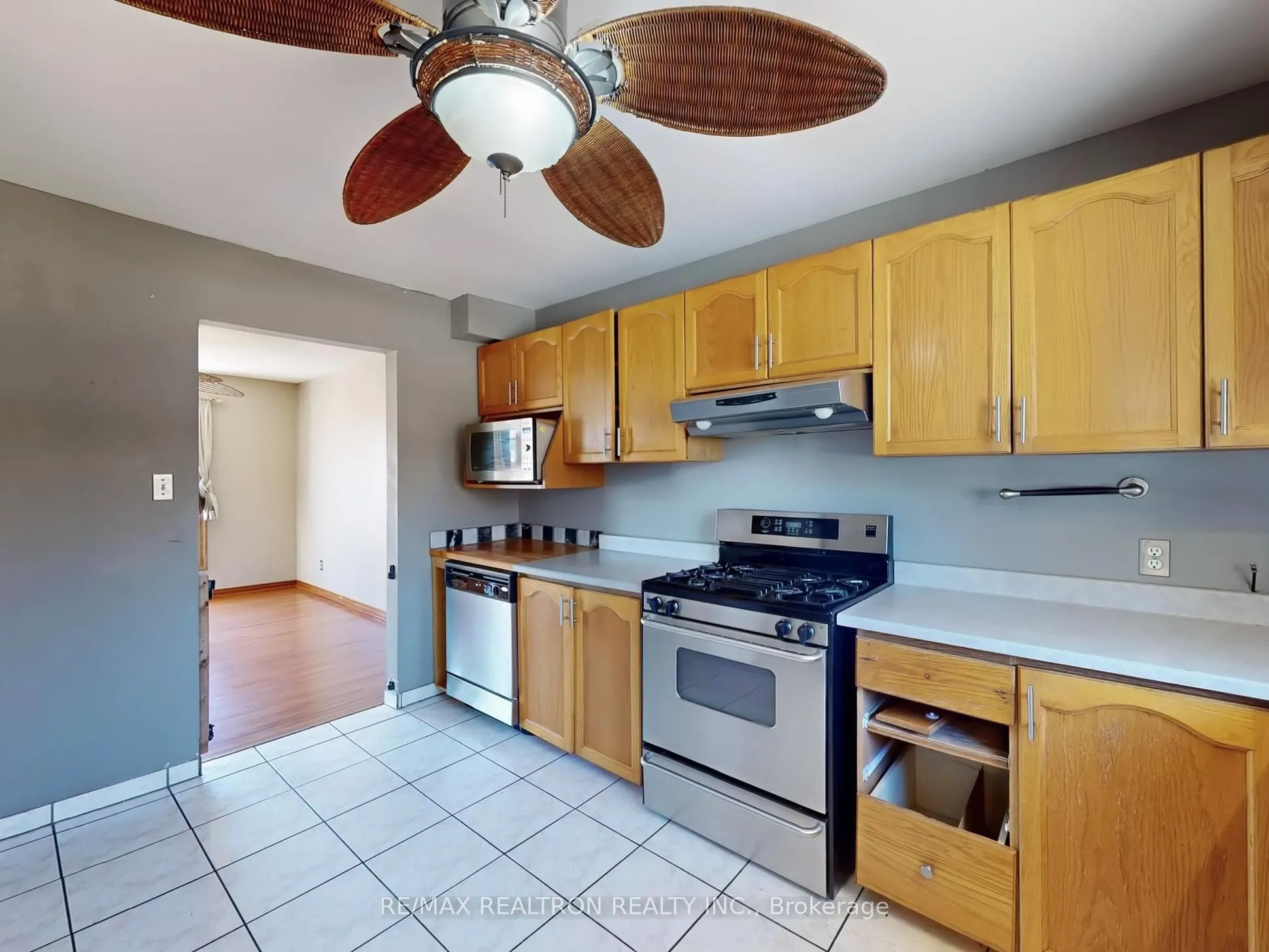 25 Shirlea Boulevard, Georgina, ON L4P 1L1