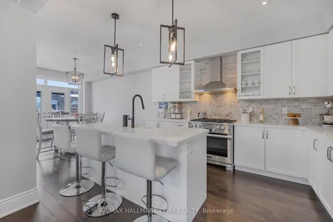 2 Great Heron Court, King, ON L7B 0P4