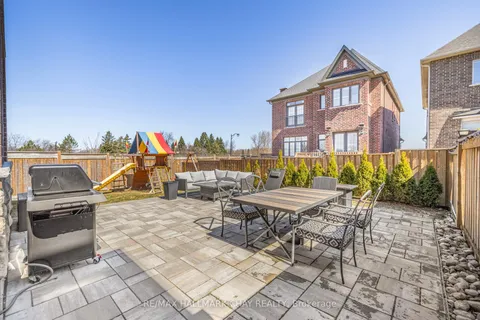 2 Great Heron Court, King, ON L7B 0P4