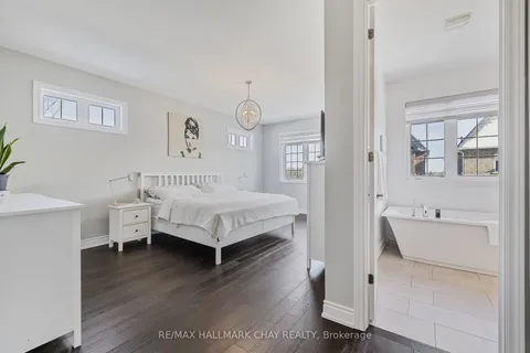 2 Great Heron Court, King, ON L7B 0P4