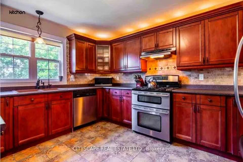 10300 Ravenshoe Road, Georgina, ON L0C 1L0