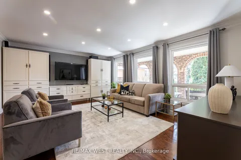 130 Spruce Avenue, Richmond Hill, ON L4C 6W1