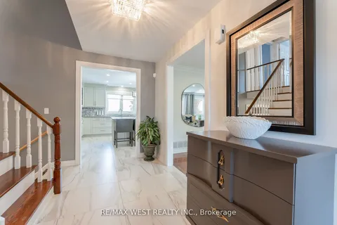 130 Spruce Avenue, Richmond Hill, ON L4C 6W1