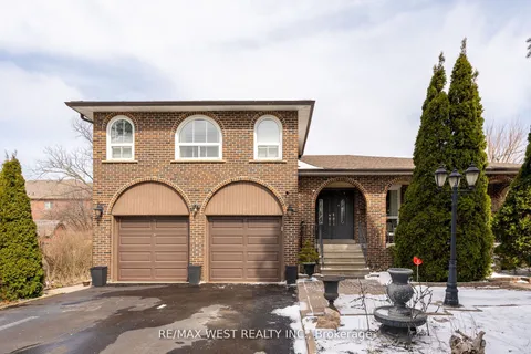 130 Spruce Avenue, Richmond Hill, ON L4C 6W1