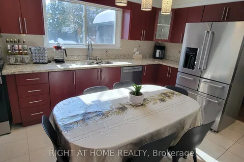 33 Royal Orchard Boulevard, Markham, ON L3T 3C4