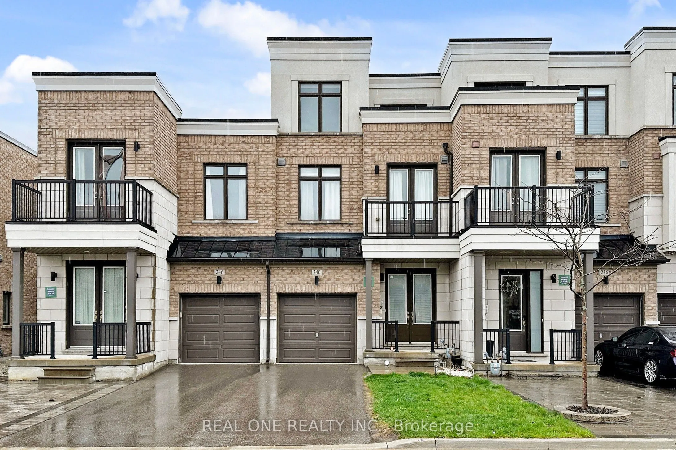 240 Elyse Court, Aurora, ON L4G 2C9