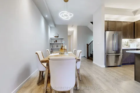 240 Elyse Court, Aurora, ON L4G 2C9