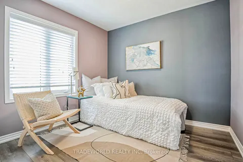 172 Thomas Phillips Drive, Aurora, ON L4G 0X8