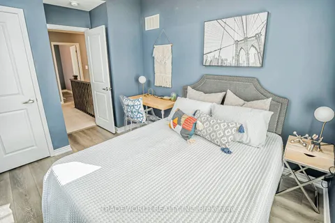 172 Thomas Phillips Drive, Aurora, ON L4G 0X8