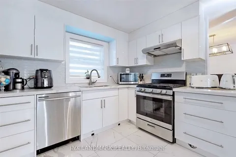 32 Kirk Drive, Markham, ON L3T 3L1