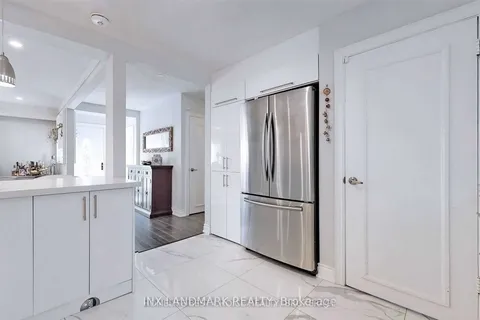 32 Kirk Drive, Markham, ON L3T 3L1