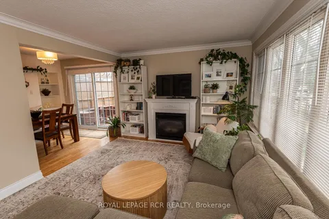 27 Boothbay Crescent, Newmarket, ON L3Y 1X6