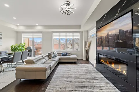 539 New England Court, Newmarket, ON L3X 0M5