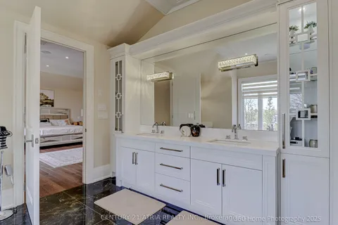 101 Spruce Avenue, Richmond Hill, ON L4C 6V9
