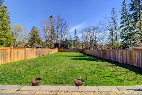 101 Spruce Avenue, Richmond Hill, ON L4C 6V9