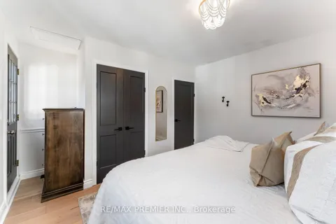 378 Andrew Street, Newmarket, ON L3Y 1H4