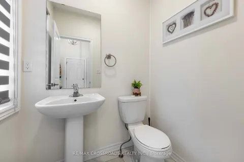 9 Temple Avenue, East Gwillimbury, ON L9N 0P2